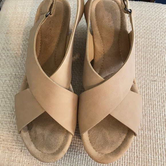 Chinese Laundry Wedges - Picture 2 of 3